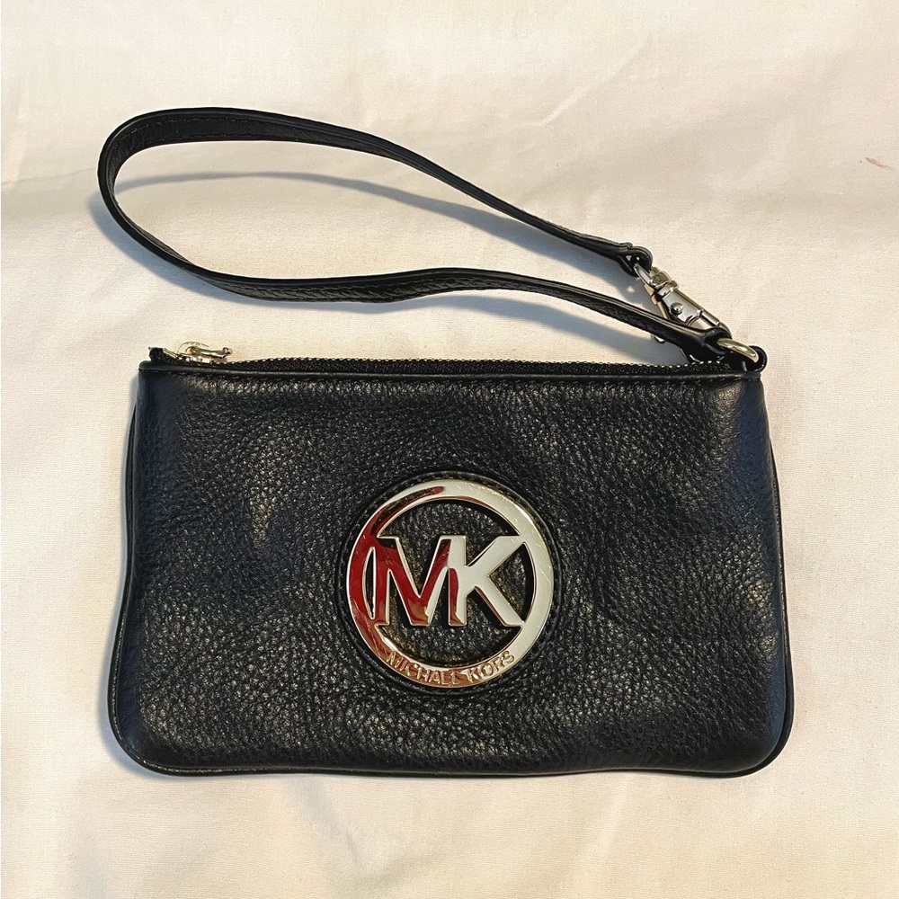 *EUC* *AUTHENTIC* Michael Kors Wristlet Wallet With Gold Zipper - Black- Pebbled - Picture 1 of 11